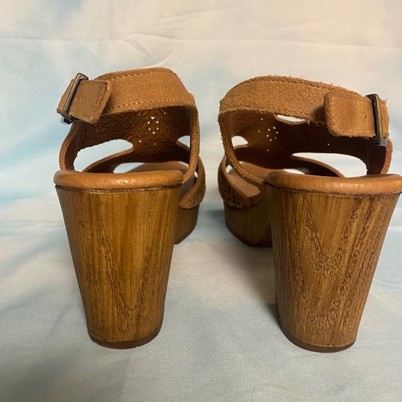 CLEARANCE! | Leather heeled platform sandal - Picture 7 of 8